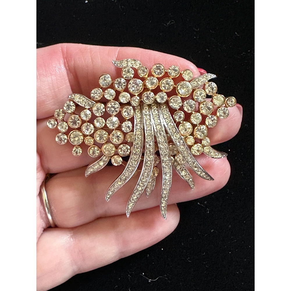 Vintage Trifari Rhinestone Waterfall Brooch - Picture 4 of 4